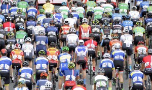 16July 2017; A general view of the peloton during Stage 6 of the Scott Junior Tour 2017 in Ennis, Co Clare. Photo by Stephen McMahon/Sportsfile *** NO REPRODUCTION FEE ***